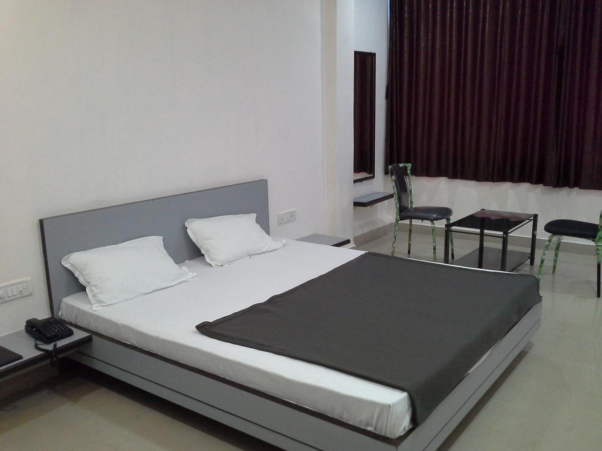 Galaxy Vaibhav Otel Vasai Dış mekan fotoğraf